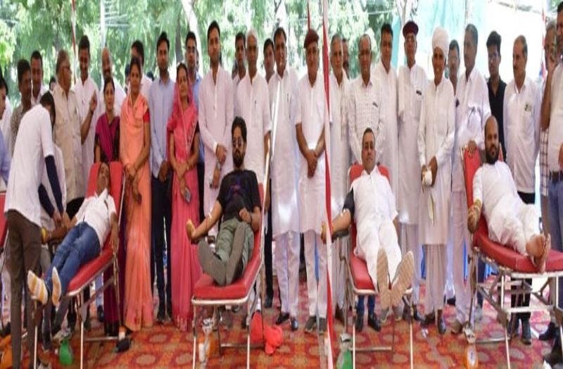 पूर्व मंत्री विश्नोई की श्रद्धांजलि सभा में रक्तदान में दिखाया उत्साह