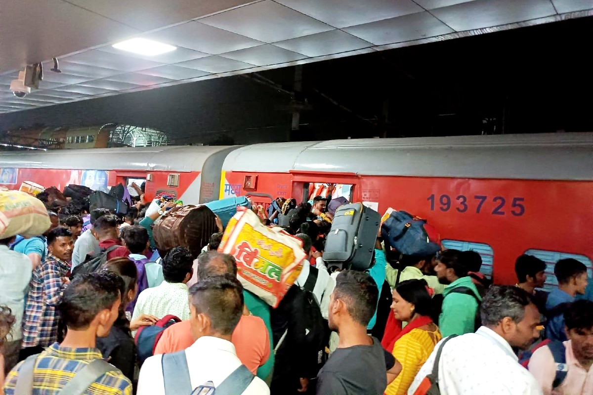 Pune Sation Stampede