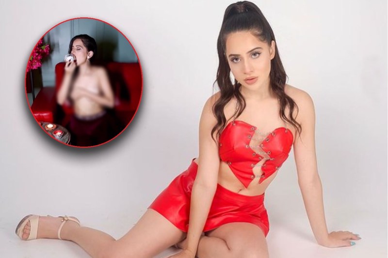 Urfi Javed ने टॉपलेस होकर दी दिवाली की बधाई