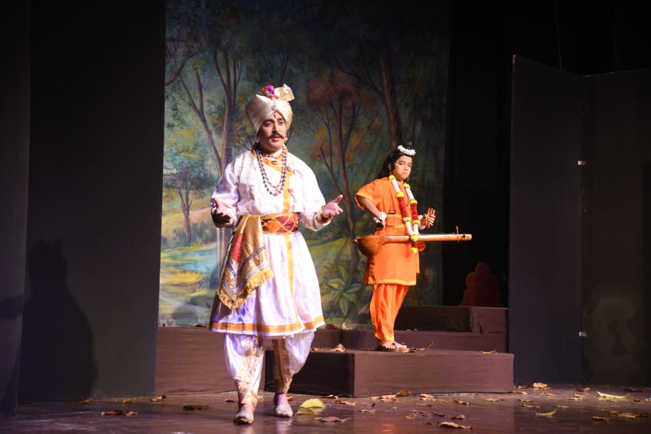 माइ मंगेशकर सभागृह में हुआ संगीत सौभद्र संगीत नाटक का मंचन देखने पहुंचे दर्शक