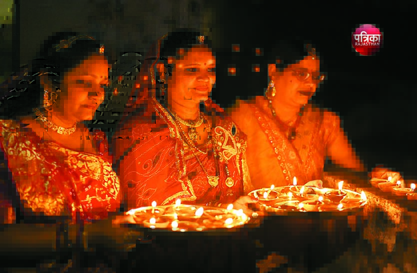 Diwali 2022: धूमधाम से मनाया दीपावली का पर्व, देर रात तक चला आतिशबाजी व बधाईयों का दौर