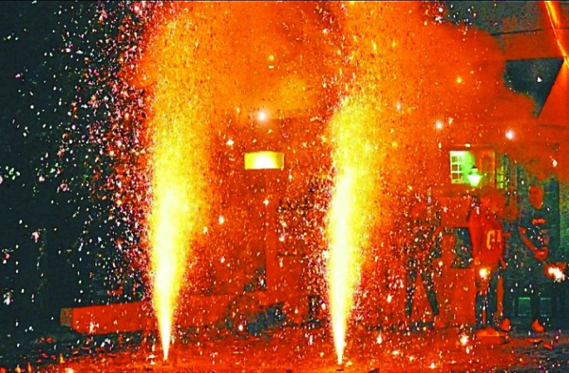 दीपावली पर्व पर उत्साह : घरों और प्रतिष्ठानों में मुहूर्त पर की गई पूजा