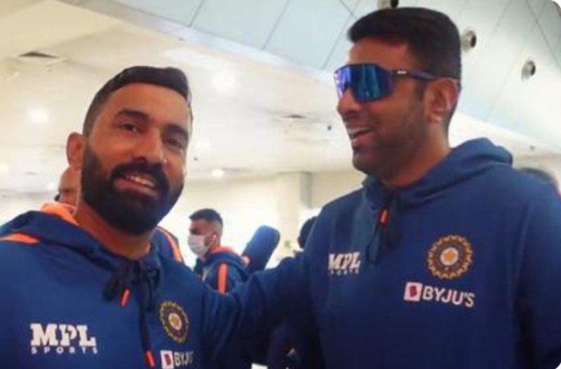 dinesh_karthik_and_ravichandran_ashwin.jpg