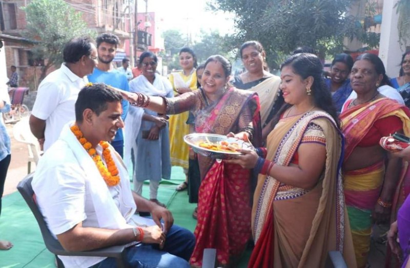 भिलाई नगर विधायक को बहनों ने बांधी राखी, खीर भी खिलाया