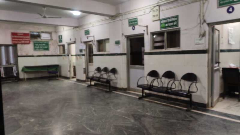 मरीजो को सुबह मिलते है डॉक्टर, शाम को ओपीडी नही होती शुरू