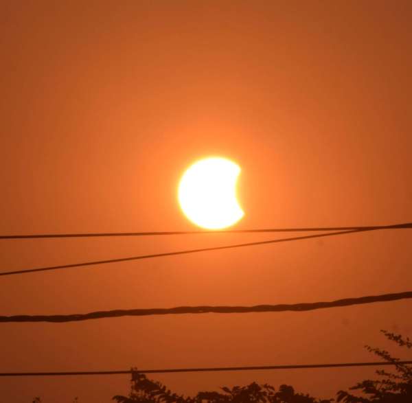 नर्मदा तट पर ग्रहण केनजारे