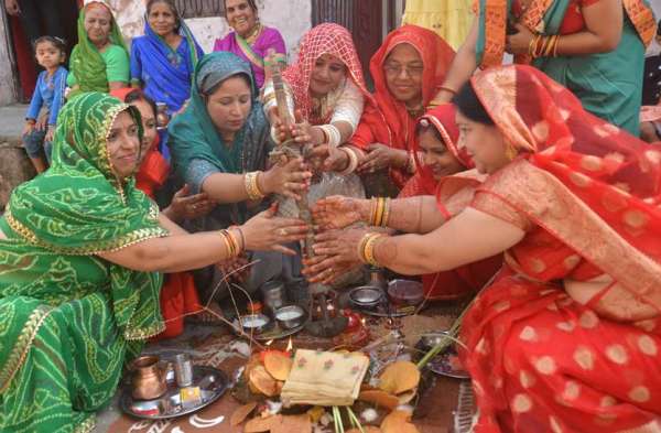 तम को मिटाने आया दीपावली का त्योहार, खुशियां बरसी अपार