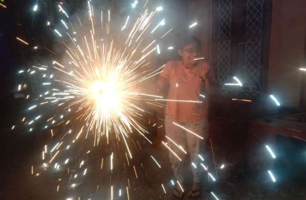 तम को मिटाने आया दीपावली का त्योहार, खुशियां बरसी अपार