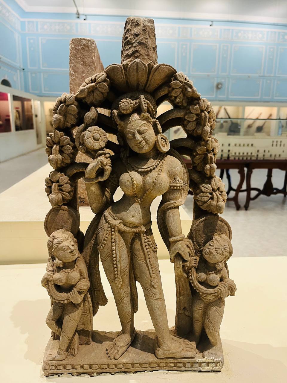 एक म्यान में दो तलवार, खुदाई में मिली प्रतिमाएं देखने हर माह आ रहे पांच हजार से ज्यादा पर्यटक