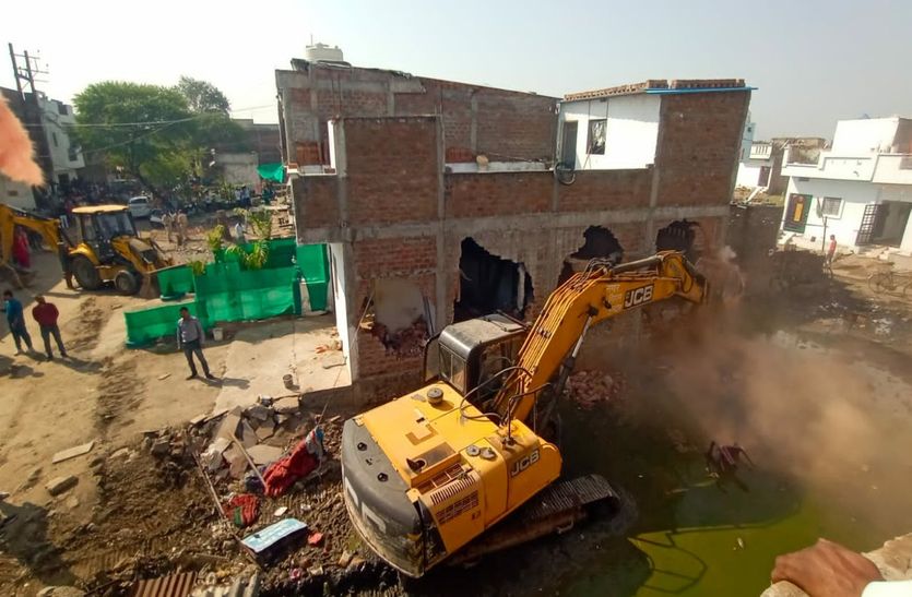 Indore News : नशे के कारोबारी का मकान ध्वस्त