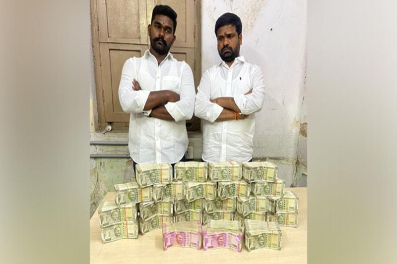 unaccounted-cash-worth-rs-70-lakh-seized-from-car-in-hyderabad-former-abvp-leader-among-two-arrested.jpg