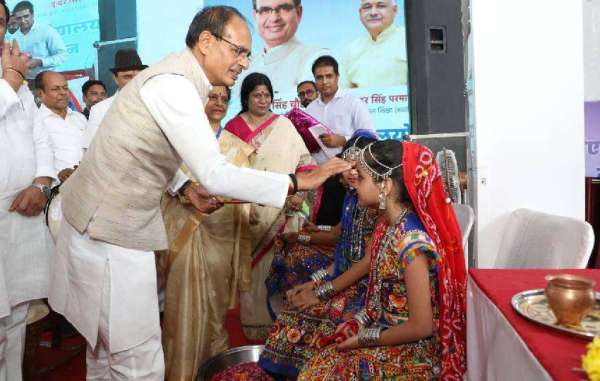 cm_shivraj_in_bhoomi_pujan_school_program.jpg