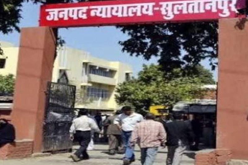 आबकारी इंस्पेक्टर और चार सिपाहियों पर डकैती का केस दर्ज, मचा हड़कंप