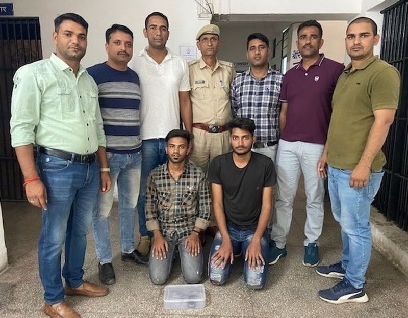 होटल के पूर्व कर्मचारी ने की थी फायरिंग, दो जने गिरफ्तार