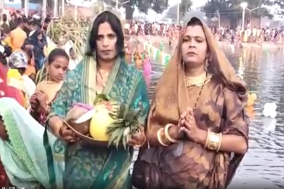 गाजीपुर में आस्था के महापर्व छठ में किन्नरों ने भी की भगवान भास्कर की उपासना
