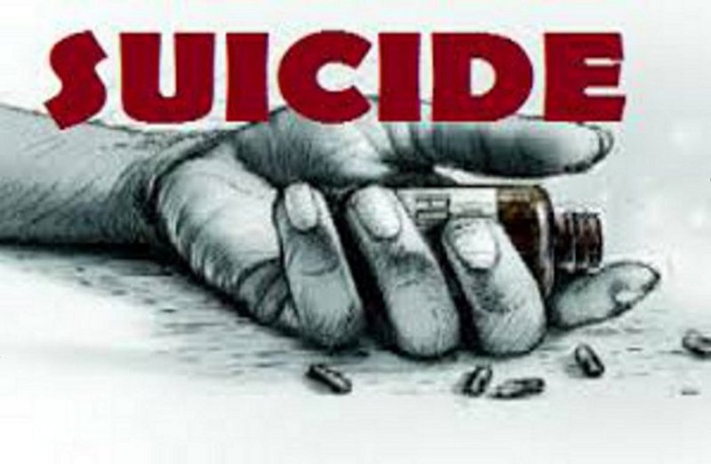 पापा मैं किसी का मुंह दिखाने लायक नहीं बची, बोलकर युवती ने गटका जहर