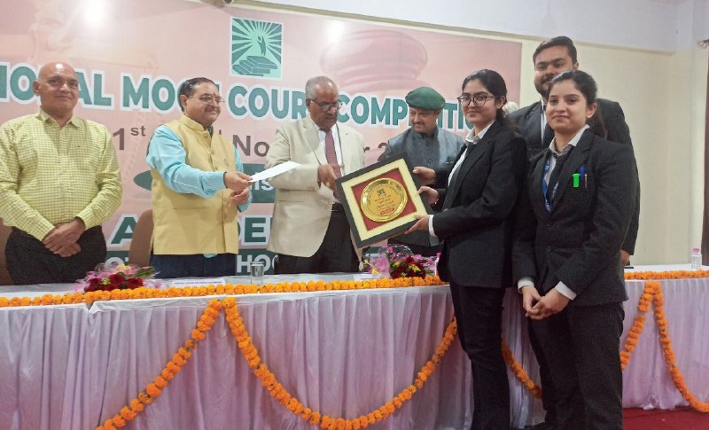 जस्टिस व्यास बोले, मूट कोर्ट से स्टूडेंट्स में बढ़ता है आत्म विश्वास