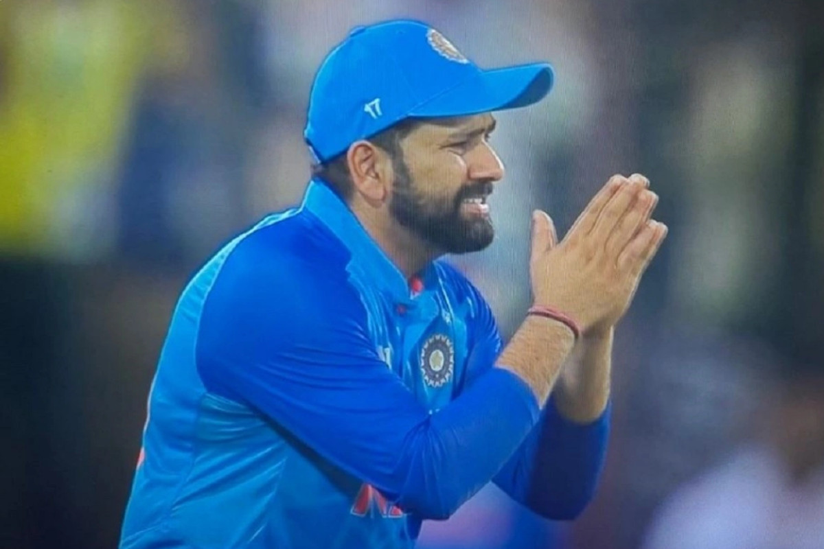 indian-cricket-team-axar-patel-not-playing-according-to-hopes-of-fans-t20-world-cup-2022_1.jpg