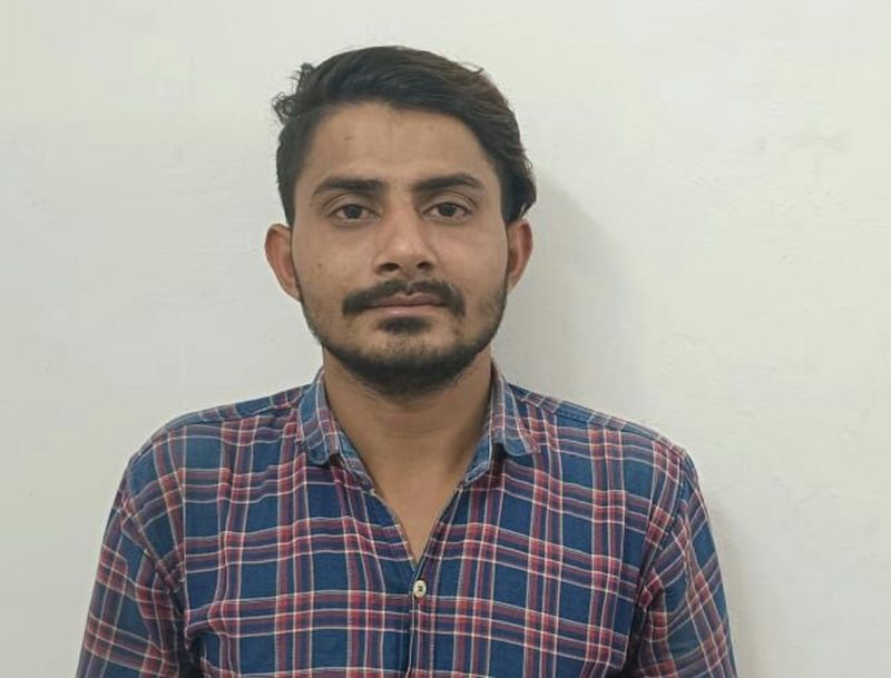 Theft for money : बेंगलुरु से लौटा तो रुपए के लिए दुकान में किए हाथ साफ