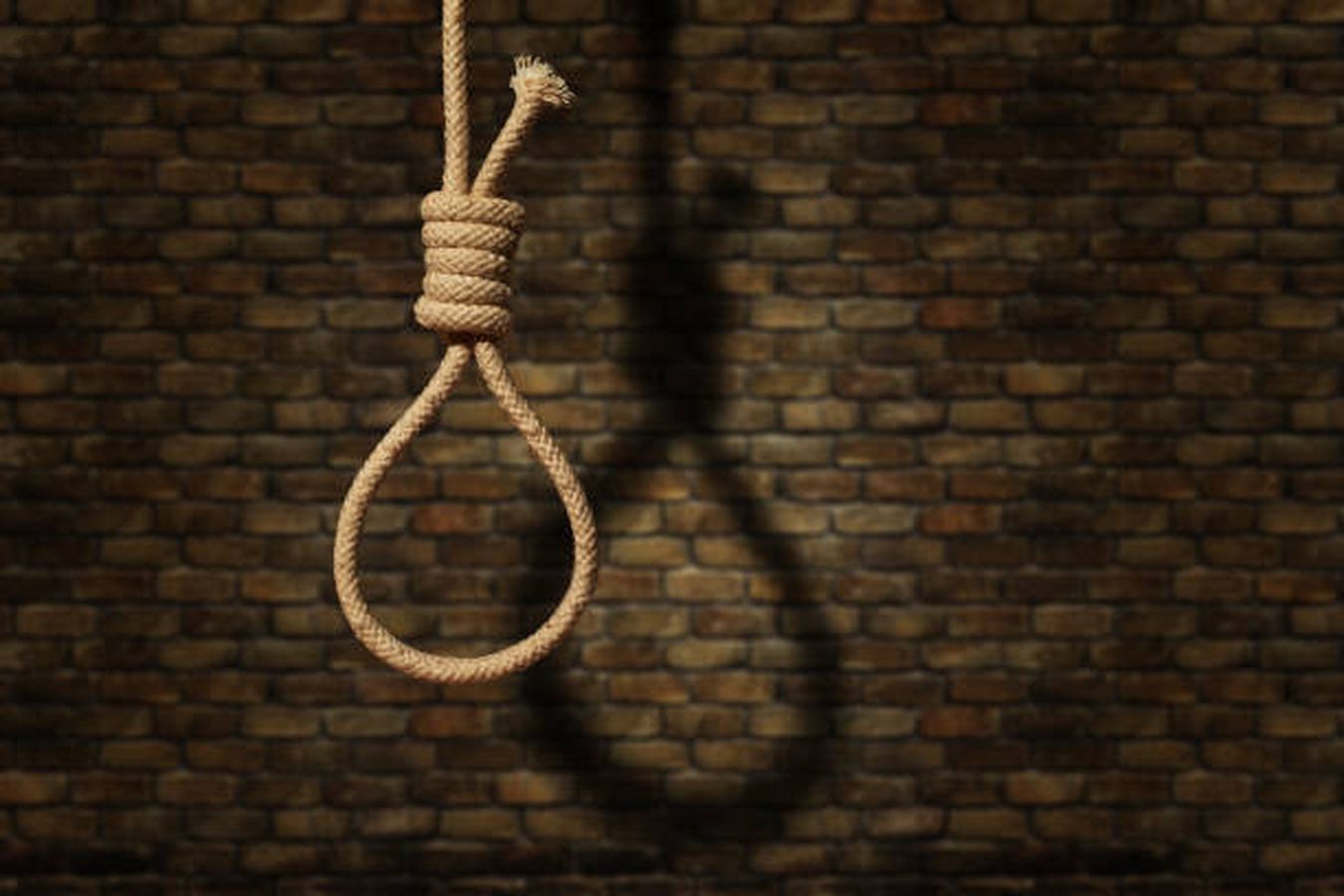 Gang rape sucide : सामूहिक बलात्कार के बाद नर्सिंग छात्रा ने फंदा लगाया!