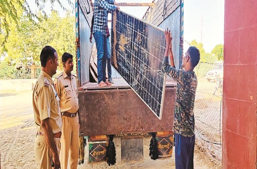 ट्रक में ले जाई जा रही चोरी की सोलर प्लेटें जब्त, तीन गिरफ्तार