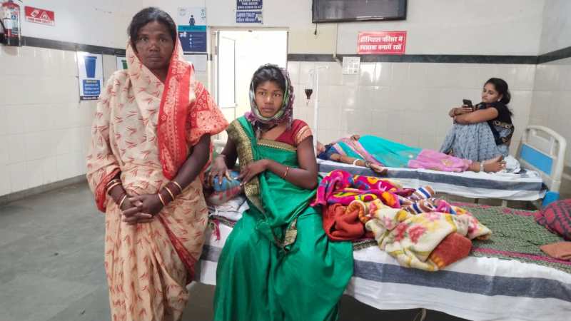 बिना जानकारी के जिला अस्पताल में लगाया जा रहा कॉपर-टी