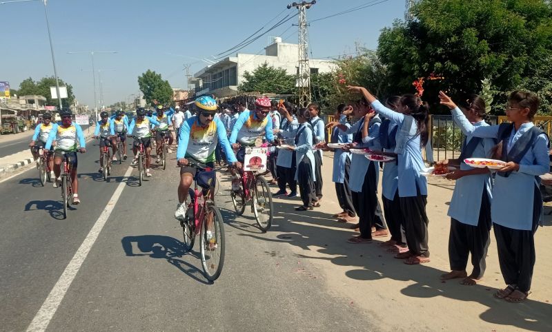 बीएसएफ जवानों की साइकिल रैली गुजरात के लिए रवाना