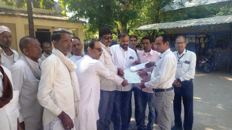 नहर का पानी टेल तक नहीं पहुंचने पर क्यारिया के किसानाें ने जताया विरोध