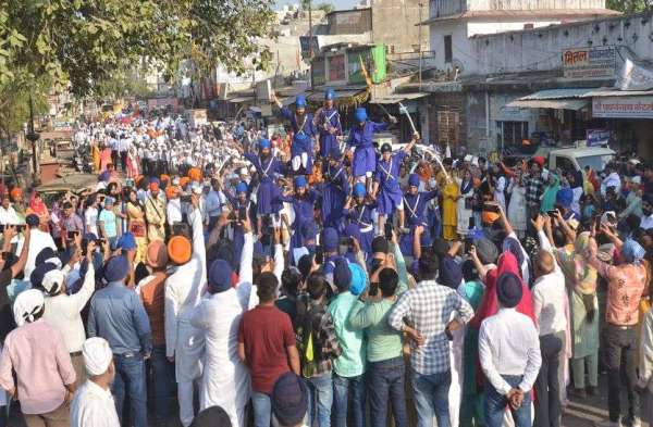 गुरुनानक देव के प्रकाशोत्सव के तहत निकला नगर कीर्तन