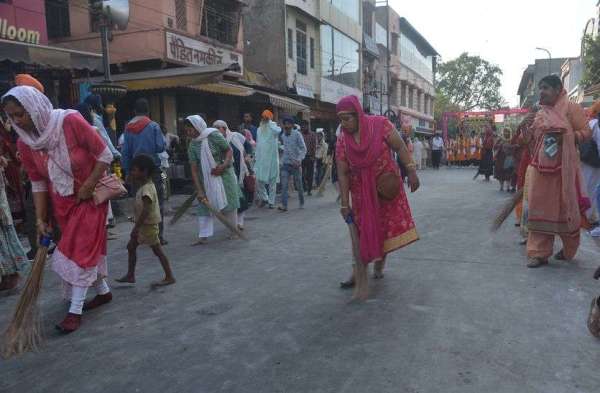 गुरुनानक देव के प्रकाशोत्सव के तहत निकला नगर कीर्तन