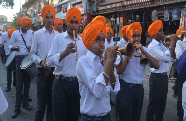 गुरुनानक देव के प्रकाशोत्सव के तहत निकला नगर कीर्तन