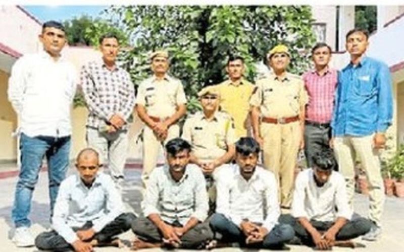 सिणधरी पुलिस थाना टीम के साथ गिरफ्तार नकबजनी वारदात के आरोपी