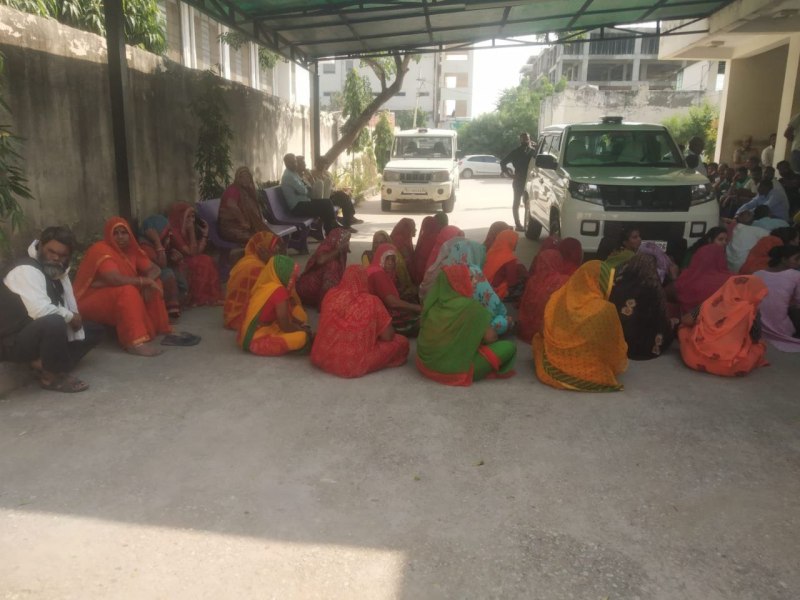 पांच दिन बाद भी लापता मुकेश का नहीं लगा सुराग, लोगों ने किया थाने पर प्रदर्शन