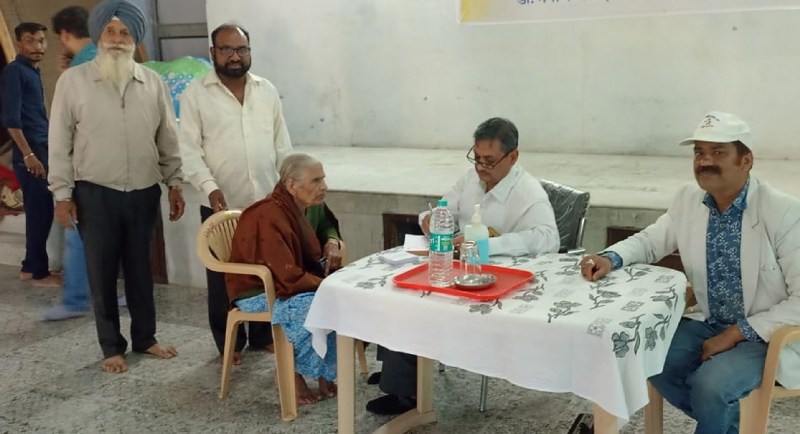 हड्डी रोग जांच शिविर में चार दर्जन लोगों का उपचार