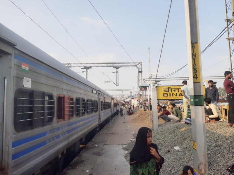 Rail traffic affected due to goods train landing in yard at Jhansi station