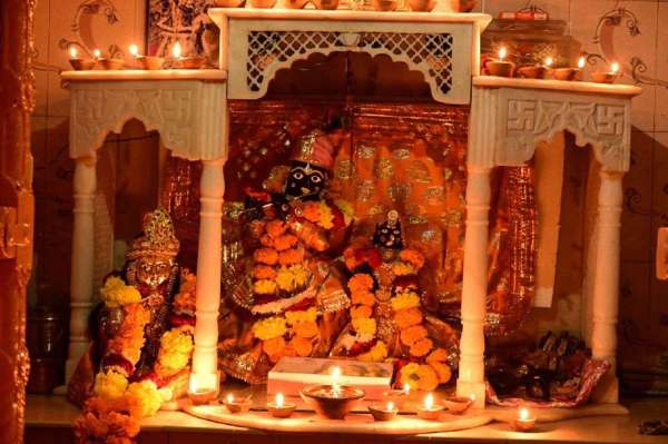 देव दीपावली पर सजी दीपमालिका