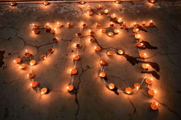 देव दीपावली पर सजी दीपमालिका