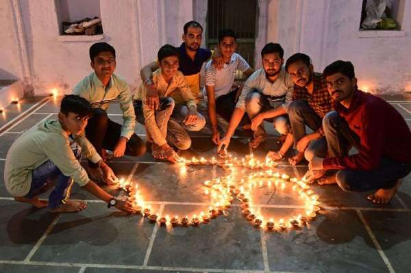 देव दीपावली पर सजी दीपमालिका