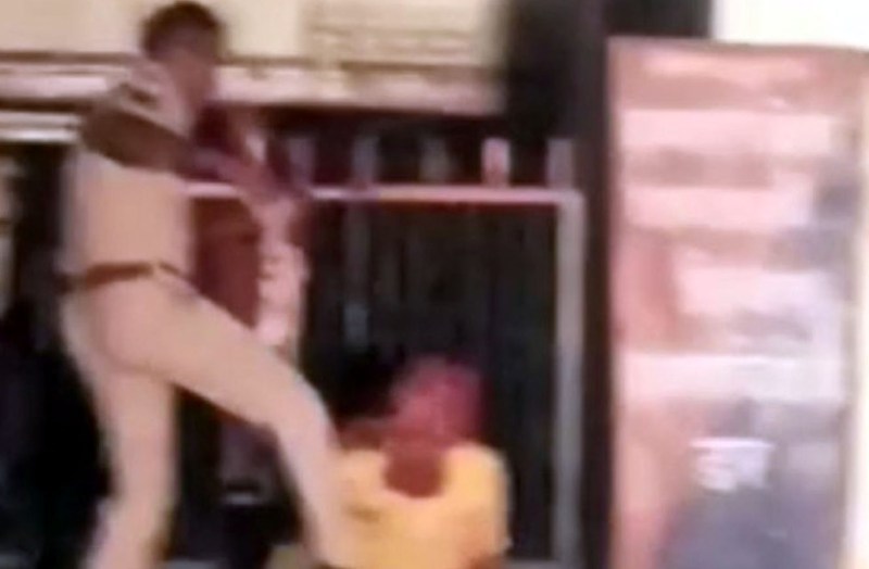 head constable kicked the old lady in pali video viral