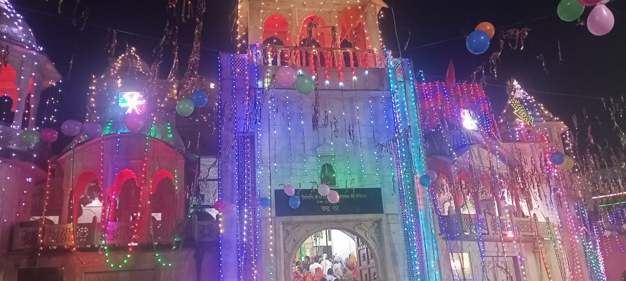 रोशनी से जगमग हुआ गुरुधाम, कई स्थानों से पहुंची पदयात्राएं, देशभर से श्रृद्धालु कर रहे है शिरकत