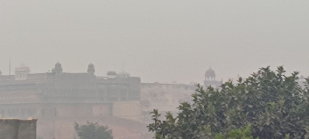 बदला मौसम का मिजाज, बूंदाबांदी के बाद छाया कोहरा