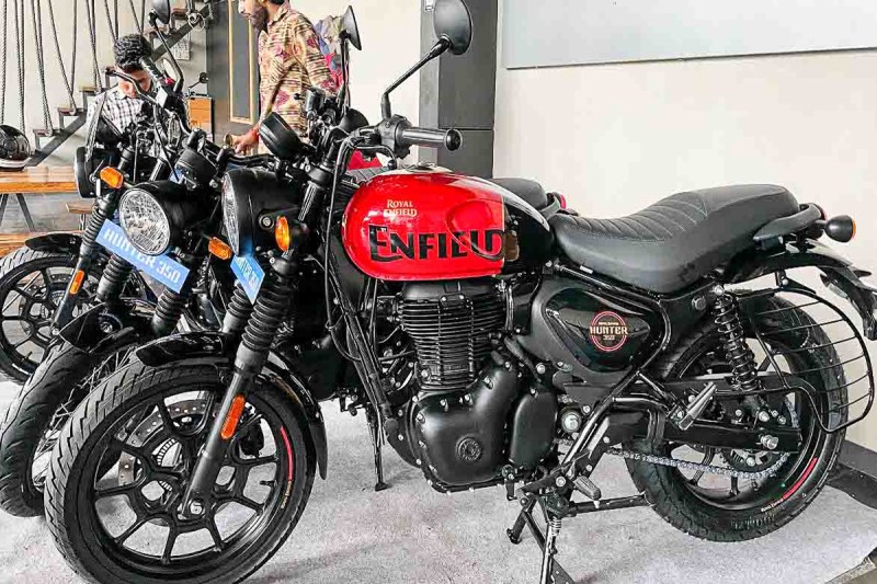 royal_enfield_bikes.jpg