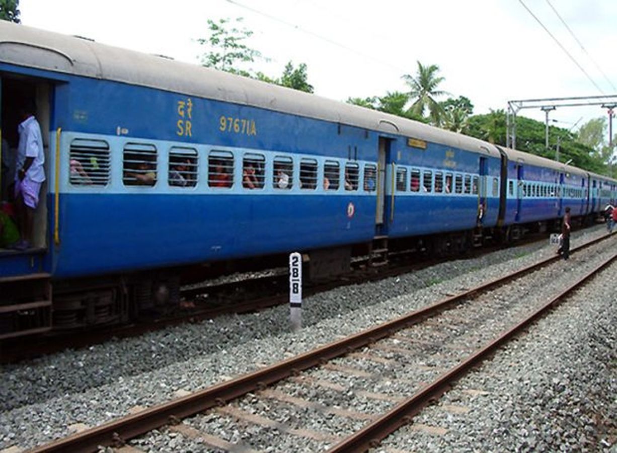 Sucide : हैण्डीक्राफ्ट श्रमिक ने ट्रेन से कटकर जान दी