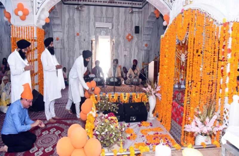 शबद कीर्तन में बीता दिन, वाहे गुरु, वाहे गुरु की गूंज