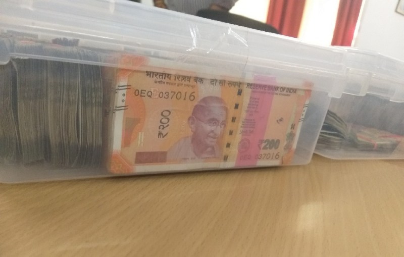 डबल मनी मामला ; दो मटकों ने उगले 29 लाख 10 हजार रुपए, चार आरोपी गिरफ्तार