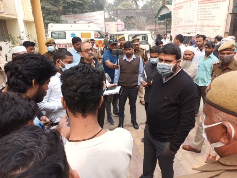 दूषित पानी से बढ़ी मरीजों की संख्या, DM और CMO पहुंचे सरधना