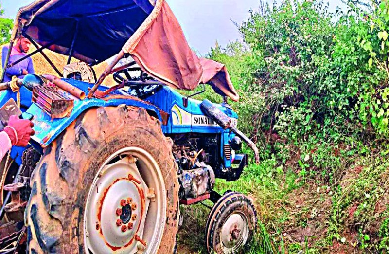 नरवर खाद लेने आए किसानों की ट्रैक्टर-ट्राली पलटी, तीन की मौत