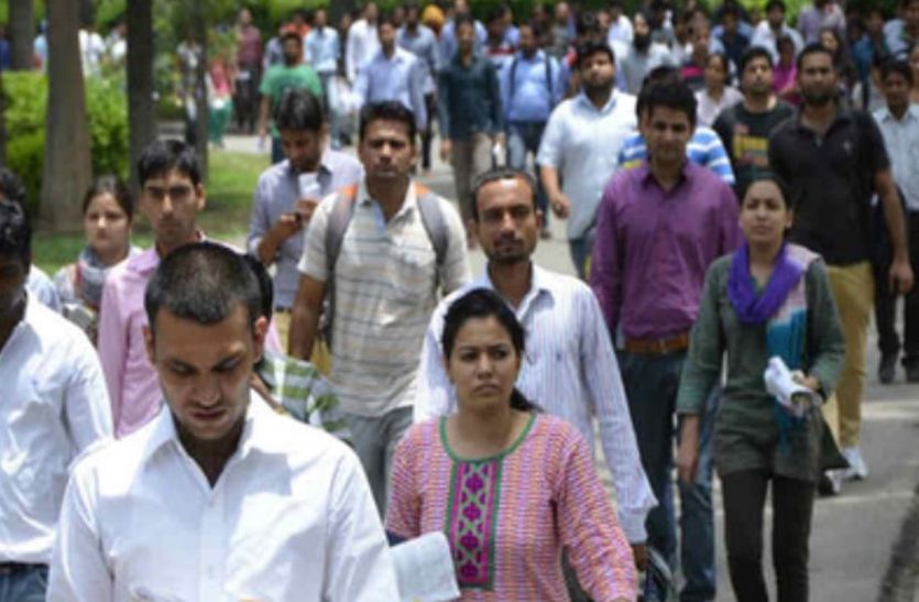 Unemployment: घंटों में मिलने वाले रोजगार के लिए कतार में हजारों बेरोजगार