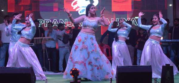 Crowds gathered to watch Pranjal Dahiya's dance, arrangements fell short...view photos