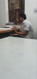 रेडियोग्राफर डॉक्टर बन चला रहा था क्लिनिक, पुलिस को सौंपा